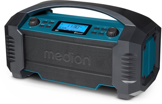 Zwarte en blauwe draagbare radio met een display, antenne en draaiknoppen. Het MEDION-logo is in het rooster.