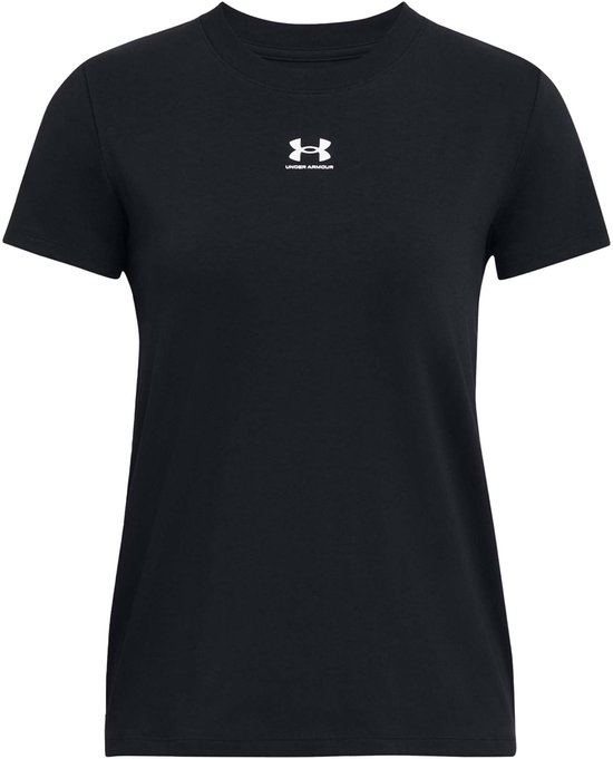 Zwarte Under Armour sportshirt met een klein wit logo en 'Under Armour' op de borst.