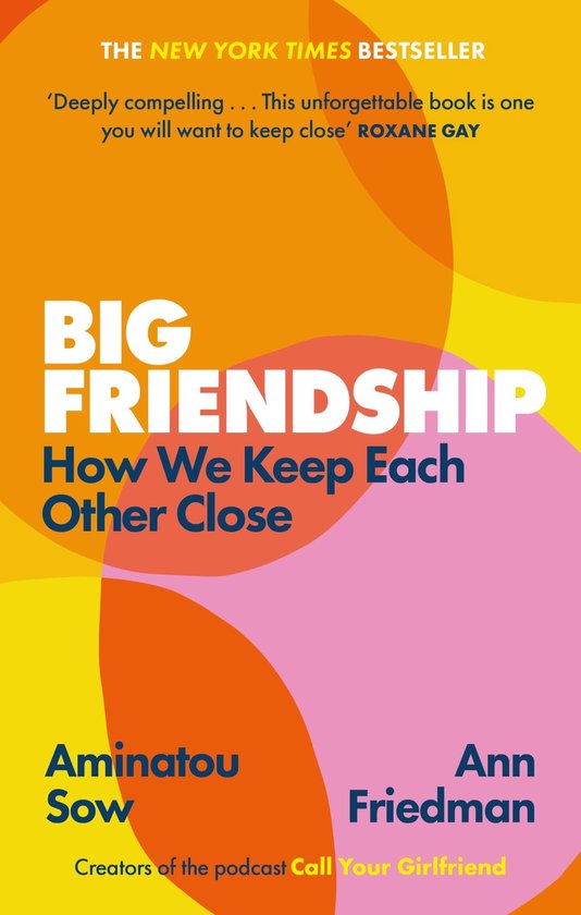 Couverture du livre Big Friendship avec des formes circulaires orange, rose et jaune et une grande typographie blanche et bleue.
