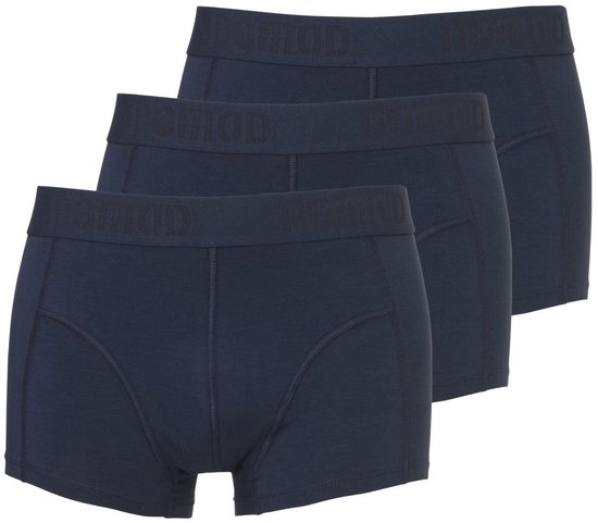 Drie donkerblauwe boxershorts van NOMAD op een rij, met logo op de tailleband.