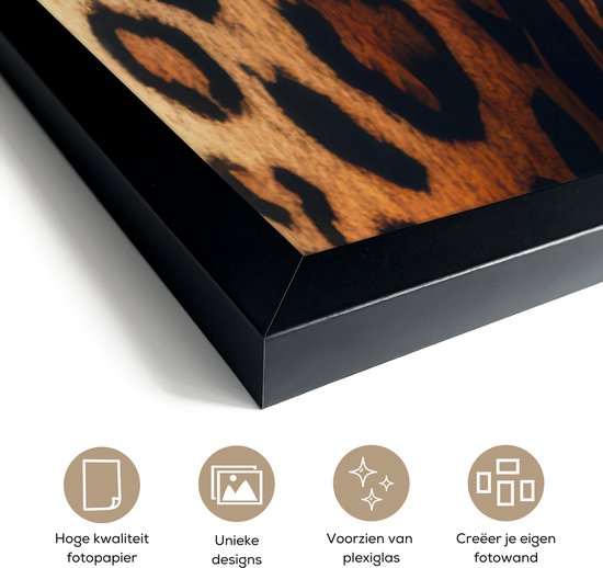 Poster in lijst - Fotolijst 80x120 cm - Posters - Vrouw - Panterprint - Jungle - Natuur - Luxe - Posterlijst zwart - Decoratie - Wanddecoratie woonkamer - Muurdecoratie slaapkamer
