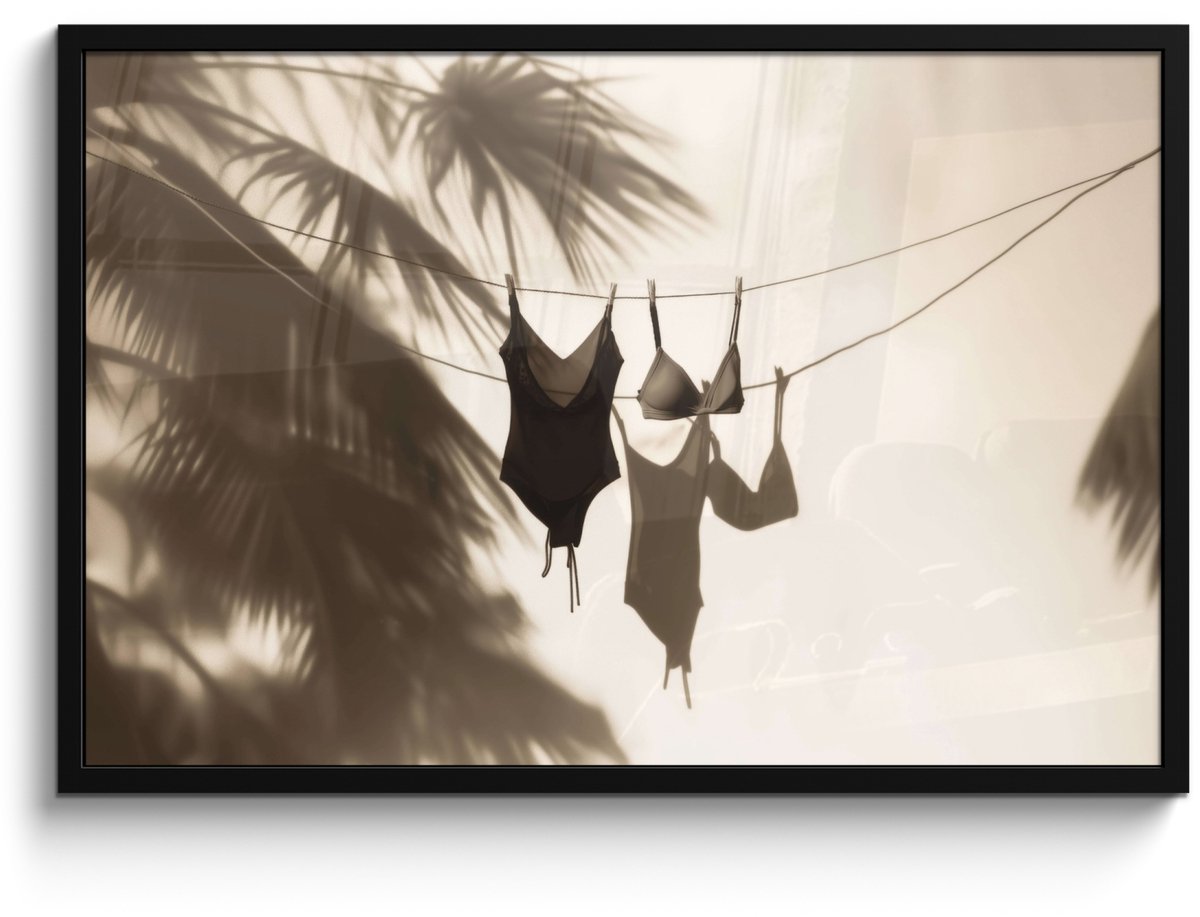 FrameYourWall Poster in lijst - Fotolijst 90x60 cm - Posters - Badkleding - Palmbomen - Schaduw - Tropisch - Posterlijst zwart - Decoratie - Wanddecoratie woonkamer - Muurdecoratie slaapkamer Badkleding - Waslijn - Tropisch