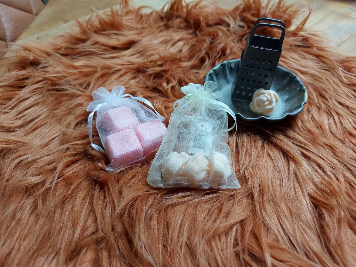 Setje van 7 heerlijke amberblokjes in organza zakje. Lekkerste huisparfum die er is!