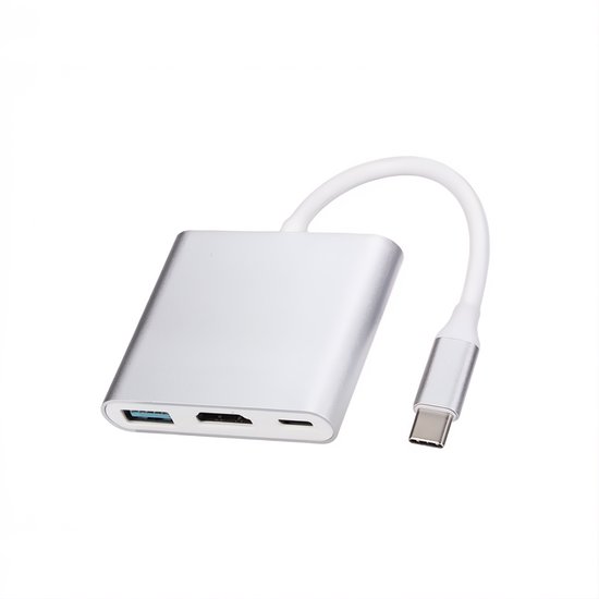 Zilverkleurige USB-C-hub met een witte, gebogen kabel die eindigt in een USB-C-connector. Heeft een USB-A-poort, een HDMI-poort en een USB-C-poort.