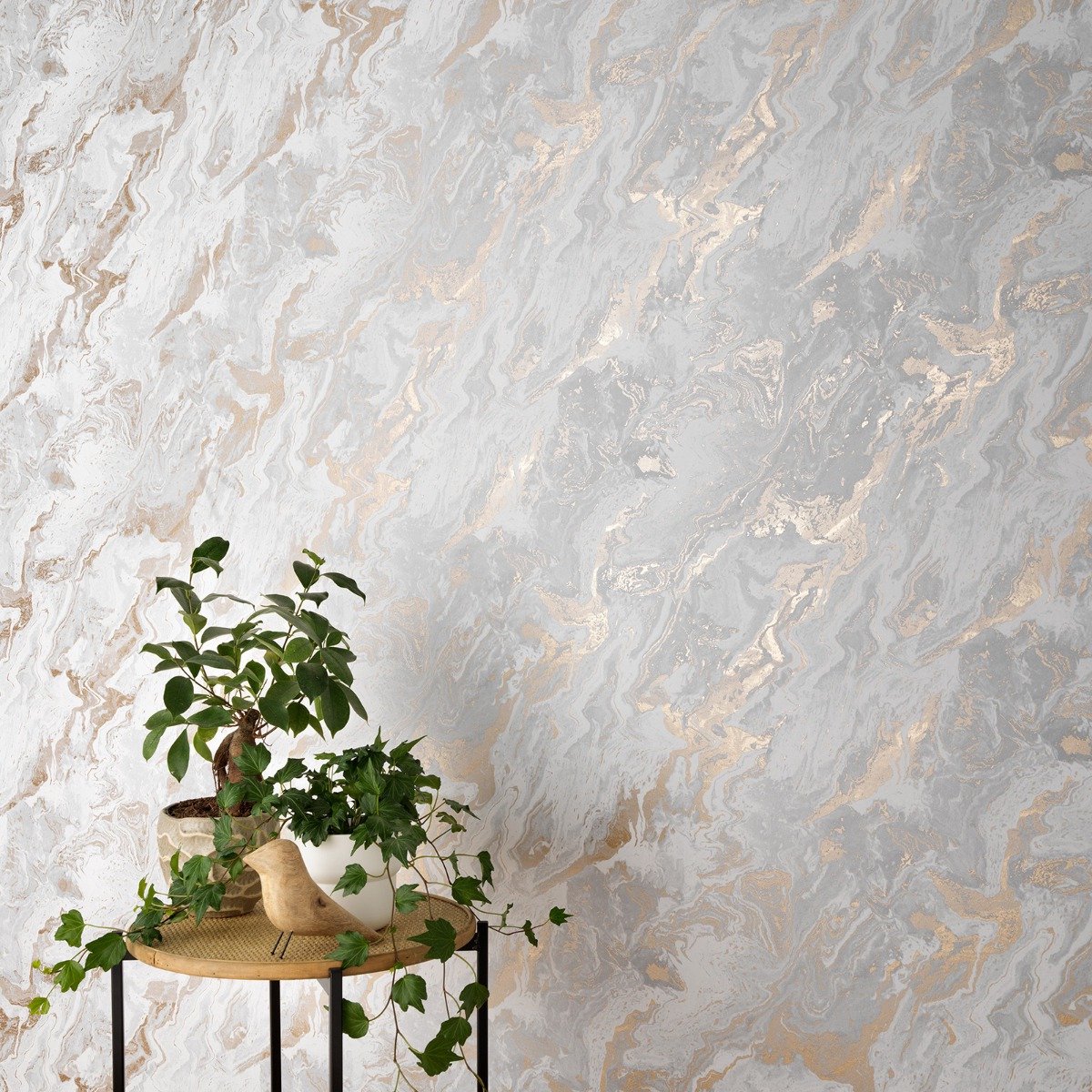 Grijs marmer behang met goud effect, Luxe behang ideaal voor slaapkamer en woonkamer 10318-10, Hoog kwaliteit vliesbehang 1031810, BRICOFLOR.nl