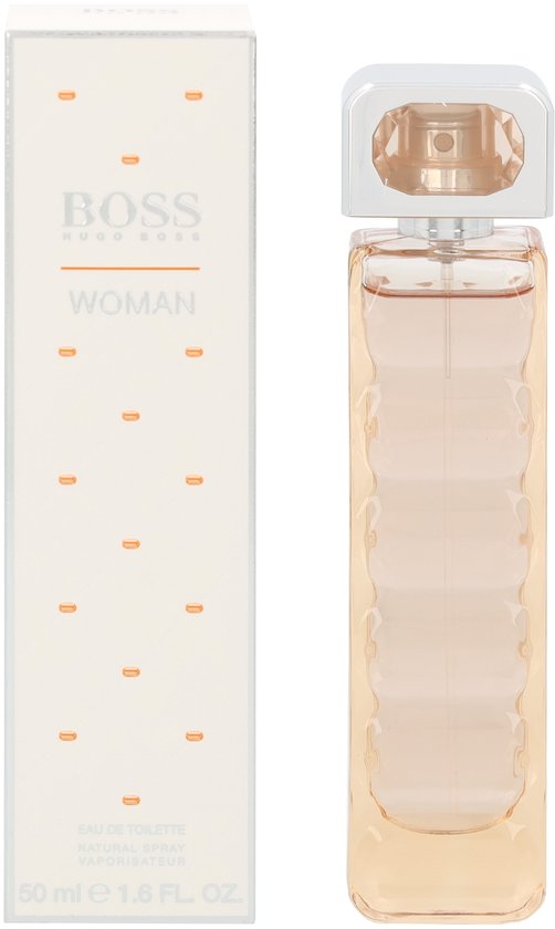 Hugo Boss Woman parfumfles van 50ml met een roze-oranje vloeistof en een zilveren dop, naast de zilverkleurige verpakking met kleine oranje accenten.