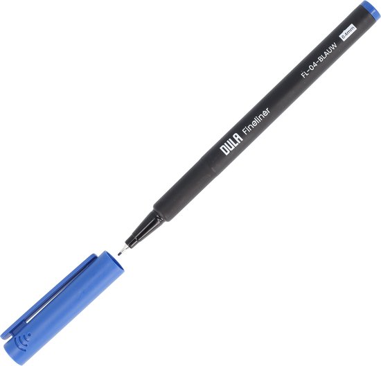 Een zwarte DULA Fineliner met blauwe dop opzij, met een punt van 0,4 mm.