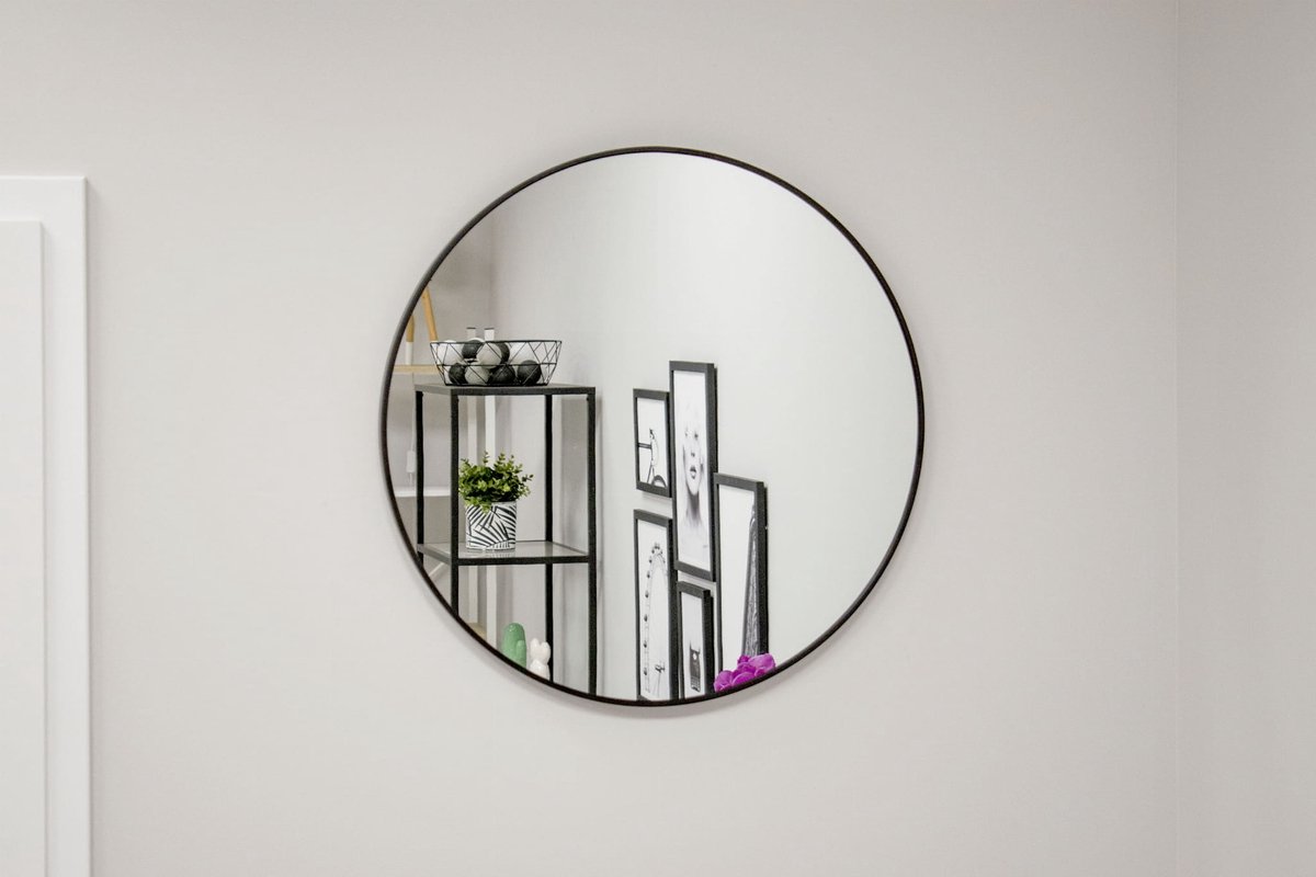 Rond Wandspiegel 70 cm met Zwart Metalen Frame – Spiegel - Stijlvol en Duurzaam, Perfect voor Woonkamer, Hal, Badkamer of Slaapkamer
