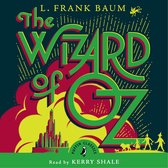 Boekomslag 'The Wizard of Oz' door L. Frank Baum, met een silhouet van de Emerald City en figuren die de gele steenweg volgen.