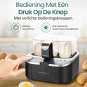 Emerio eierkoker zwart met transparante deksel. Een vinger drukt op de blauwe aan/uit knop. "Bediening Met Eén Druk Op De Knop", "Verlichte aan/uit knop", "Licht indicator bij zacht/medium/hardgekookt".
