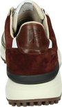 Achterkant van een groen-bruine Floris van Bommel sneaker met bruin hielstuk en F-logo op zwarte achtergrond.