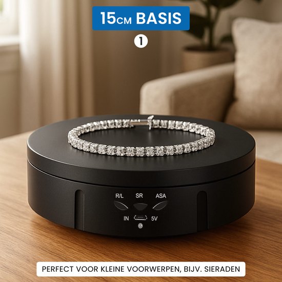 Zwart draaiplateau (15cm basis) met een diamanten ketting. Perfect voor kleine voorwerpen.