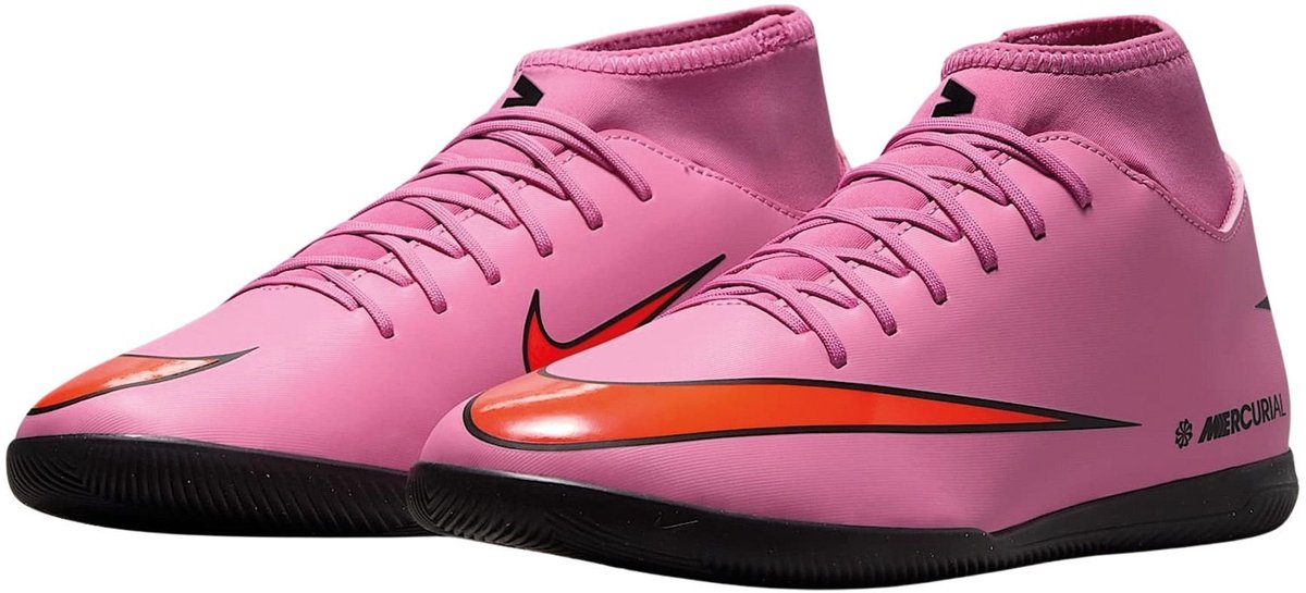 Roze Nike Mercurial Superfly 10 zaalvoetbalschoenen met Dynamic Fit kraag en textuur voor betere balbeheersing.