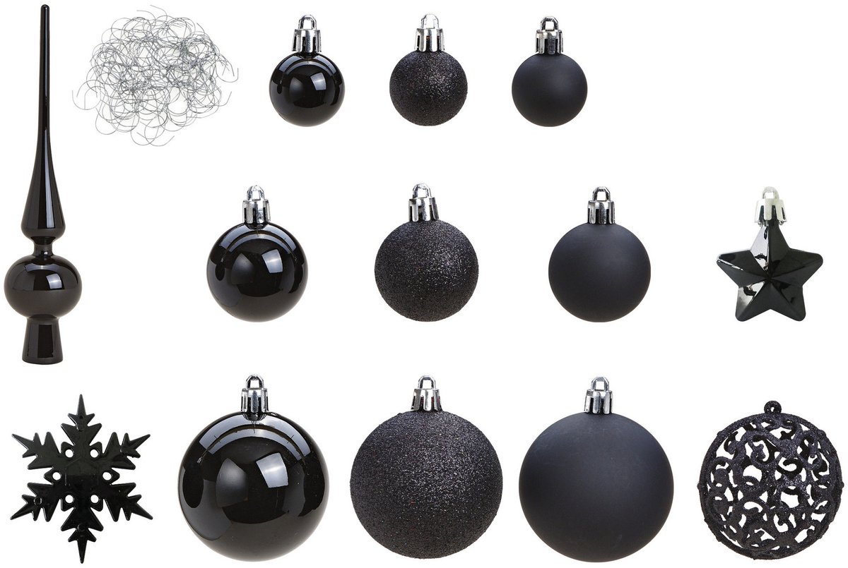 Kerstballen pakket in zwart kunststof met piek en kerstboomversiering.