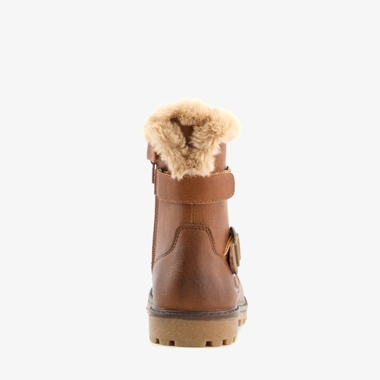 Achterkant bruine biker boot met gespen en bontvoering.
