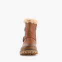 Vooraanzicht bruine biker boot met beige bontkraag en gespdetail.