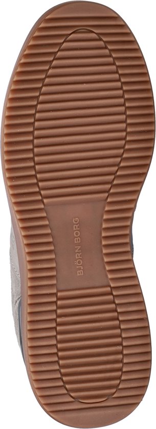Onderkant van een grijze Björn Borg sneaker met bruine geribbelde zool en merknaam.