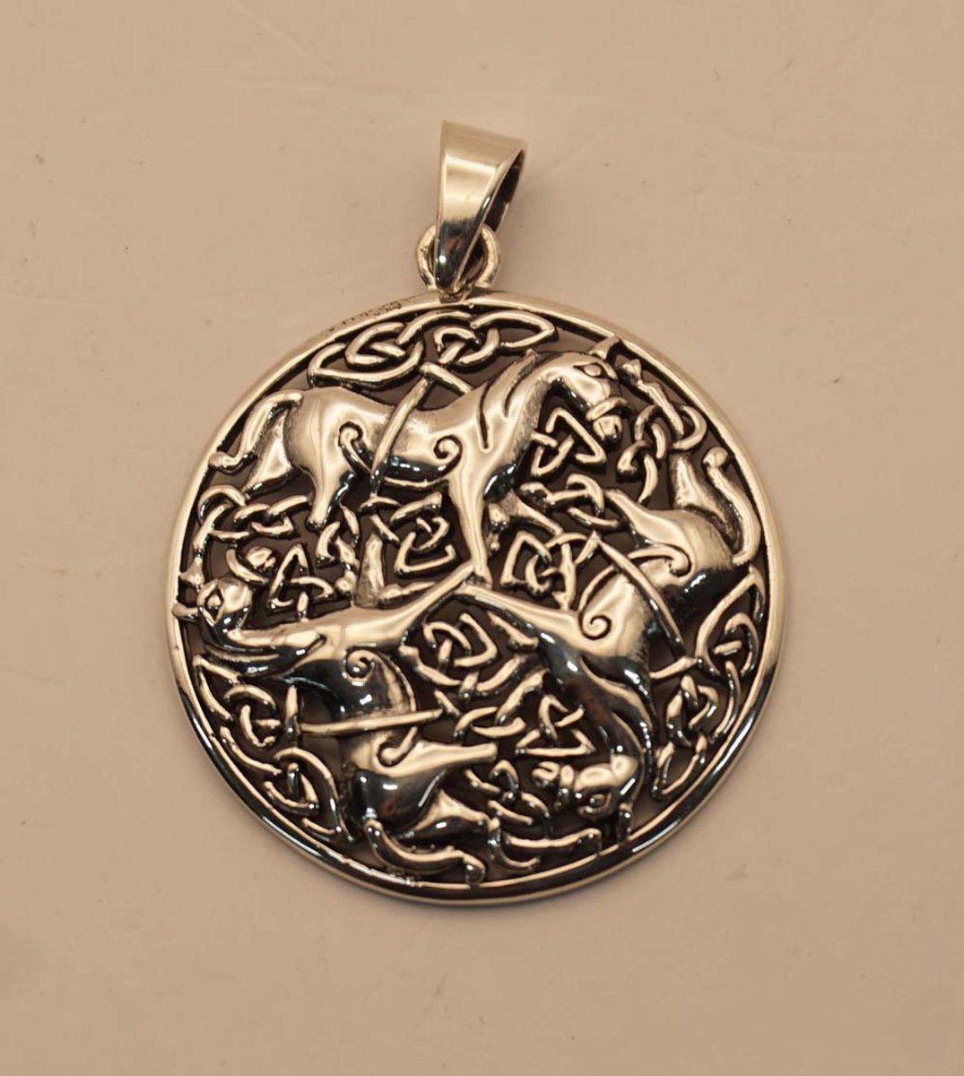 Sterling zilveren hanger 3 keltische paarden - hangertje van 925 zilver keltische paarden in een rondje - silver pendant celtic horse - keltische hangers - celtic hangers - leuke zilveren hangers paarden