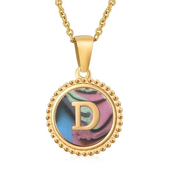 Gouden halsketting met letter D op een ronde hanger met abalone.