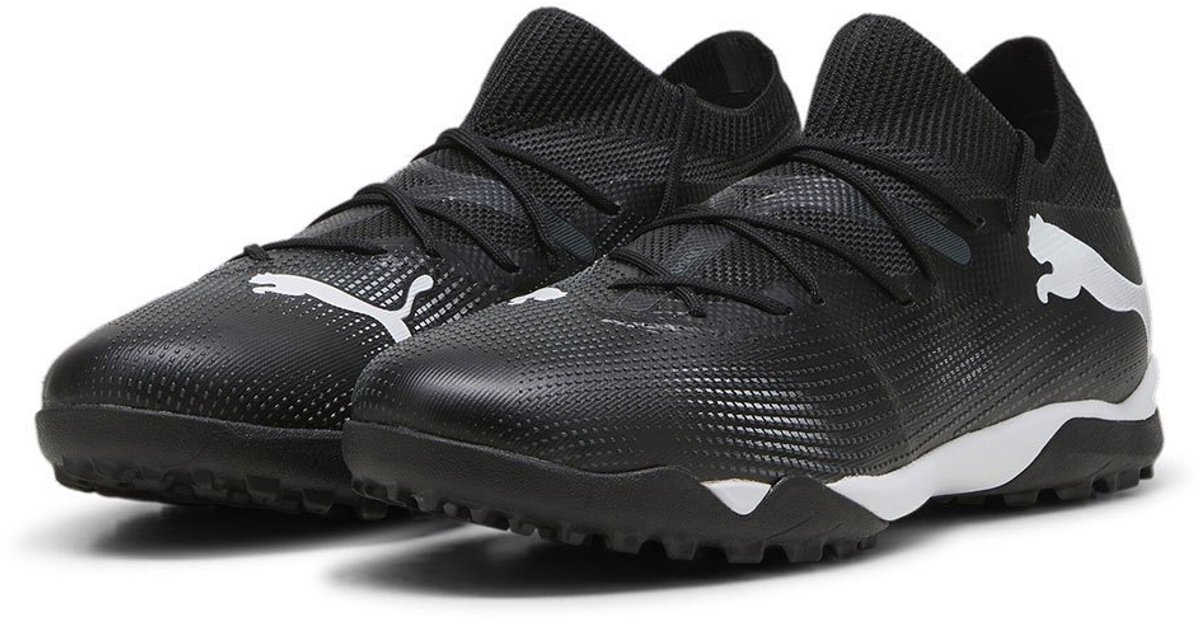 Puma Future 7 Match TT voetbalschoenen in zwart, EU 44 1/2, met ondersteunende TAPE en elastische knit voor optimale pasvorm.