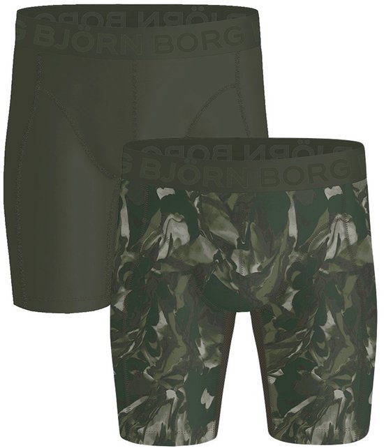 Twee long boxers; één uni donkergroen, één met camouflageprint.