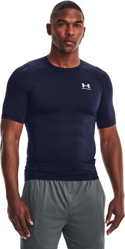 Marineblauwe korte mouw shirt van Under Armour, vooraanzicht.