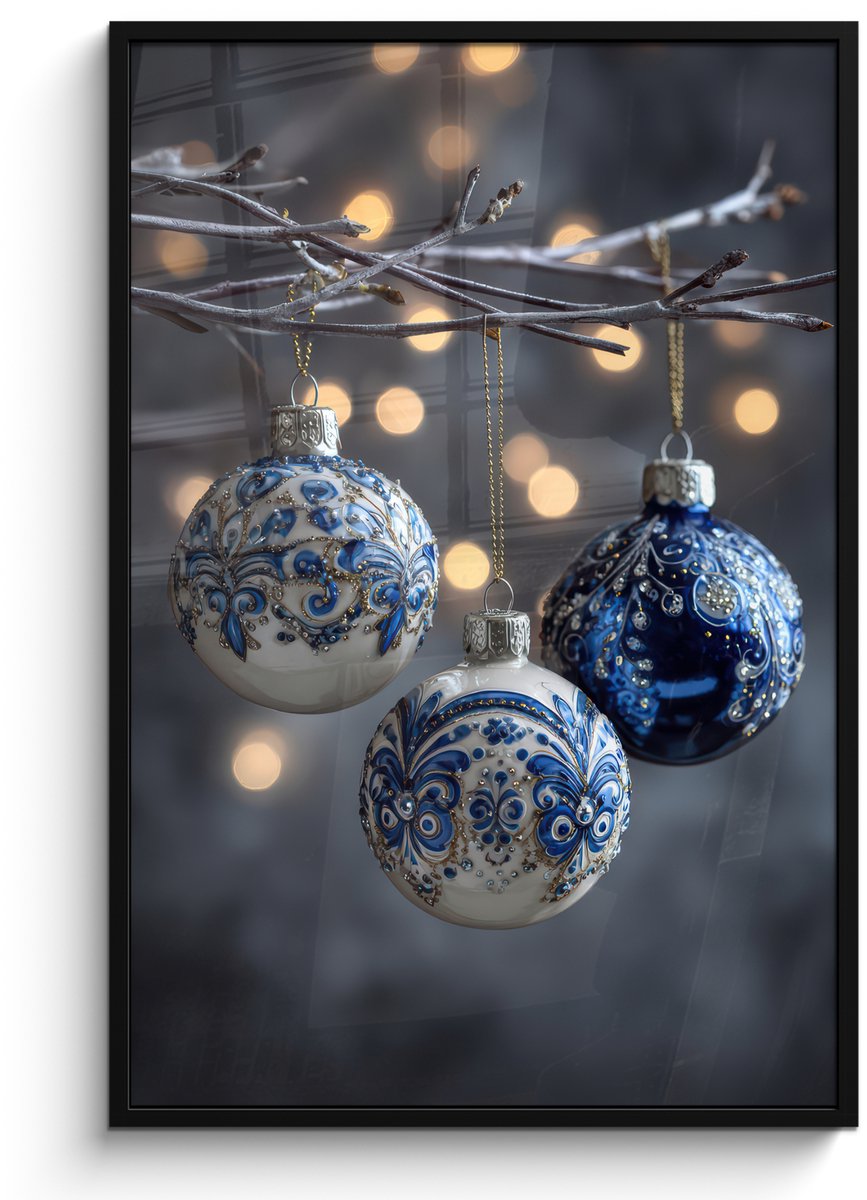 FrameYourWall Poster in lijst - Fotolijst 80x120 cm - Posters - Kerstbal - Versierd - Blauw - Posterlijst zwart - Decoratie - Wanddecoratie woonkamer - Muurdecoratie slaapkamer - Kerstversiering - Kerstdecoratie voor binnen - Kerstmis
