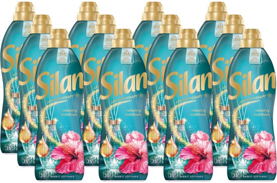 Douze bouteilles d'adoucissant Silan Aromatherapy Relaxing Maldives alignées.