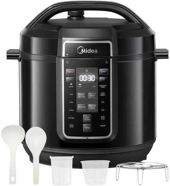 Zwarte Midea multicooker met handgrepen, digitaal display en accessoires: twee lepels, twee bakjes en een rooster.