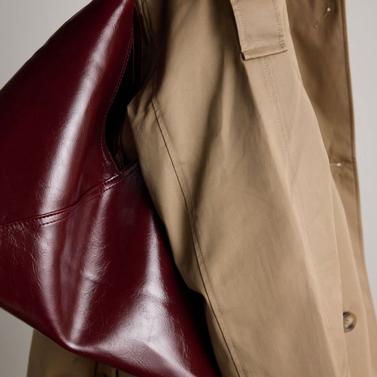 Manfield - Sac bandoulière en cuir verni bordeaux