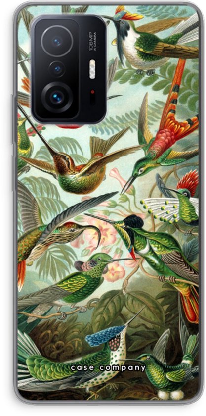 Coque de téléphone avec un imprimé de colibris de différentes couleurs, entourés de feuilles et de fleurs.