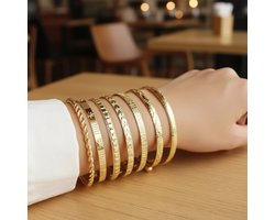 Set van 7 goudkleurige bangle armbanden voor dames met gegraveerde en gedraaide motieven – brede dames armbanden set