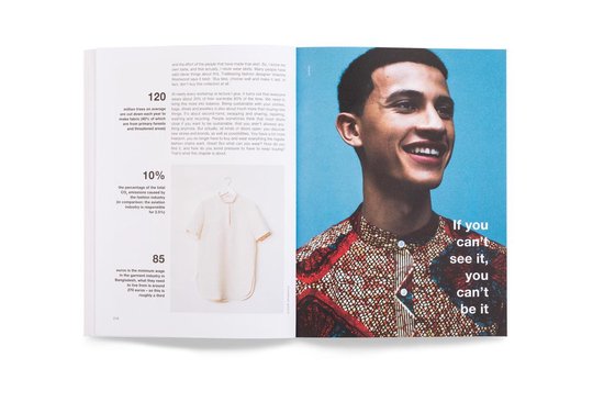 Man met een glimlach, draagt een patroon met print. Tekst: 'If you can't see it, you can't be it'.