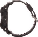 Zijprofiel van een zwarte G-Shock horloge, met band, gesp en knoppen aan de zijkant.