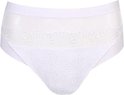Witte tailleslip met een doorzichtige mesh tailleband en bloemenkant op de voorkant.