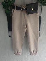 Broek beige met riem+tasje 134/140