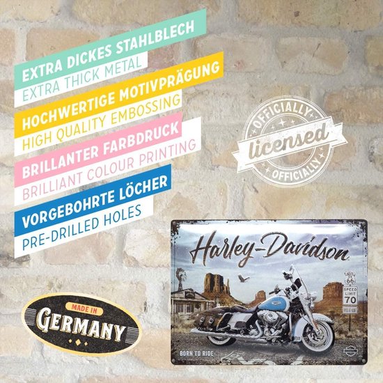 Gedetailleerd metalen reclamebord met Harley-Davidson motorfiets, "Made in Germany" en "Officially licensed" logo's.
