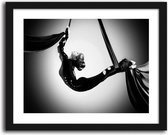 Foto in frame ,  Sierlijke Turnster  ​, 70x100cm , Zwart wit  , Premium print