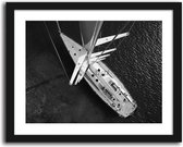 Foto in frame , Zeilboot vanuit het Kraaiennest ​, 70x100cm , Zwart wit  , Premium print