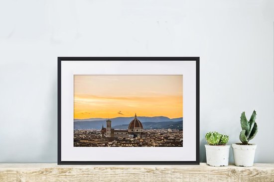 Photo dans le cadre - Vue de Florence avec le Dom de Florence et un beau coucher de soleil en Italie Cadre photo noir avec passe-partout blanc petit 40x30 cm - Affiche dans le cadre (Décoration murale salon / chambre)