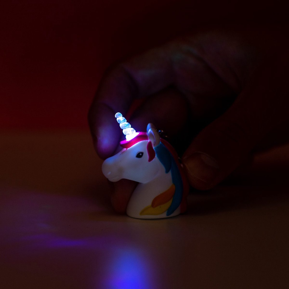 Kikkerland Einhorn LED Schlüsselanhänger - Mit Licht & Sound, Weiß, 4x5 Cm