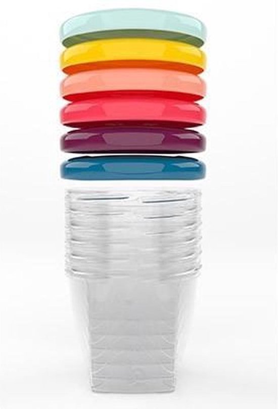 Stapel van zeven transparante bewaarbakjes met gekleurde deksels: blauw, paars, rood, roze, geel en groen.