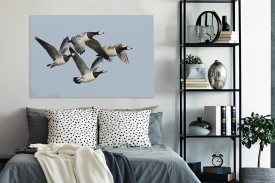 Quatre oies dans l'air Toile 120x80 cm - Tirage photo sur toile (Décoration murale salon / chambre) / Peintures sur toile Animaux