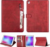 Voor iPad 9.7 inch Universele Tablet Mode Kalfsstructuur Rits Horizontale Flip Leren Case met Standaard & Kaartsleuven & Portemonnee & Wek- / Slaapfunctie (Rood)