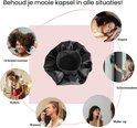 Collage toont diverse haarstijlen en situaties waarin het zwarte satijnen slaapmutsje gedragen kan worden.