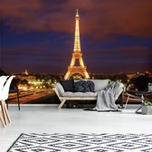 Fotobehang - Vlies Behang - Verlichte Eiffeltoren in Parijs - 368 x 254 cm