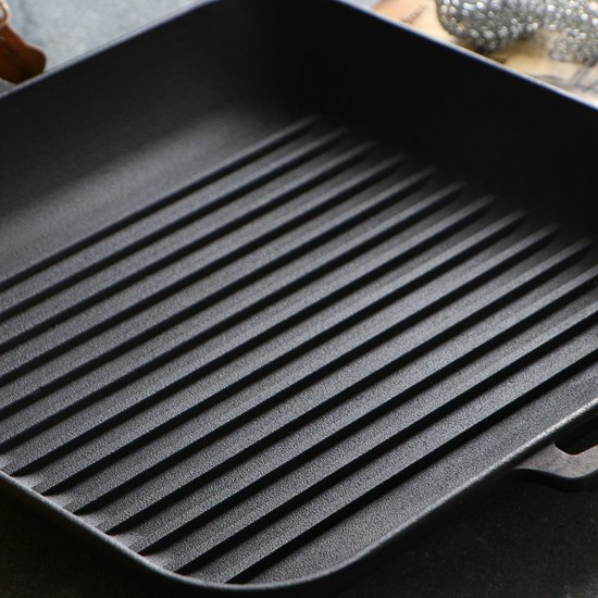 MAYSTERNYA Grillpan Gietijzer - 28 x 28 x 4 cm - Geschikt Voor Inductie - Steakpan - Grillen - Bakken - BBQ Accessoires - Grillplaat - Barbecue - Gietijzer - Pannenset - Barbecue Cadeau - Cadeau - Cadeaupakket - Mat Zwart