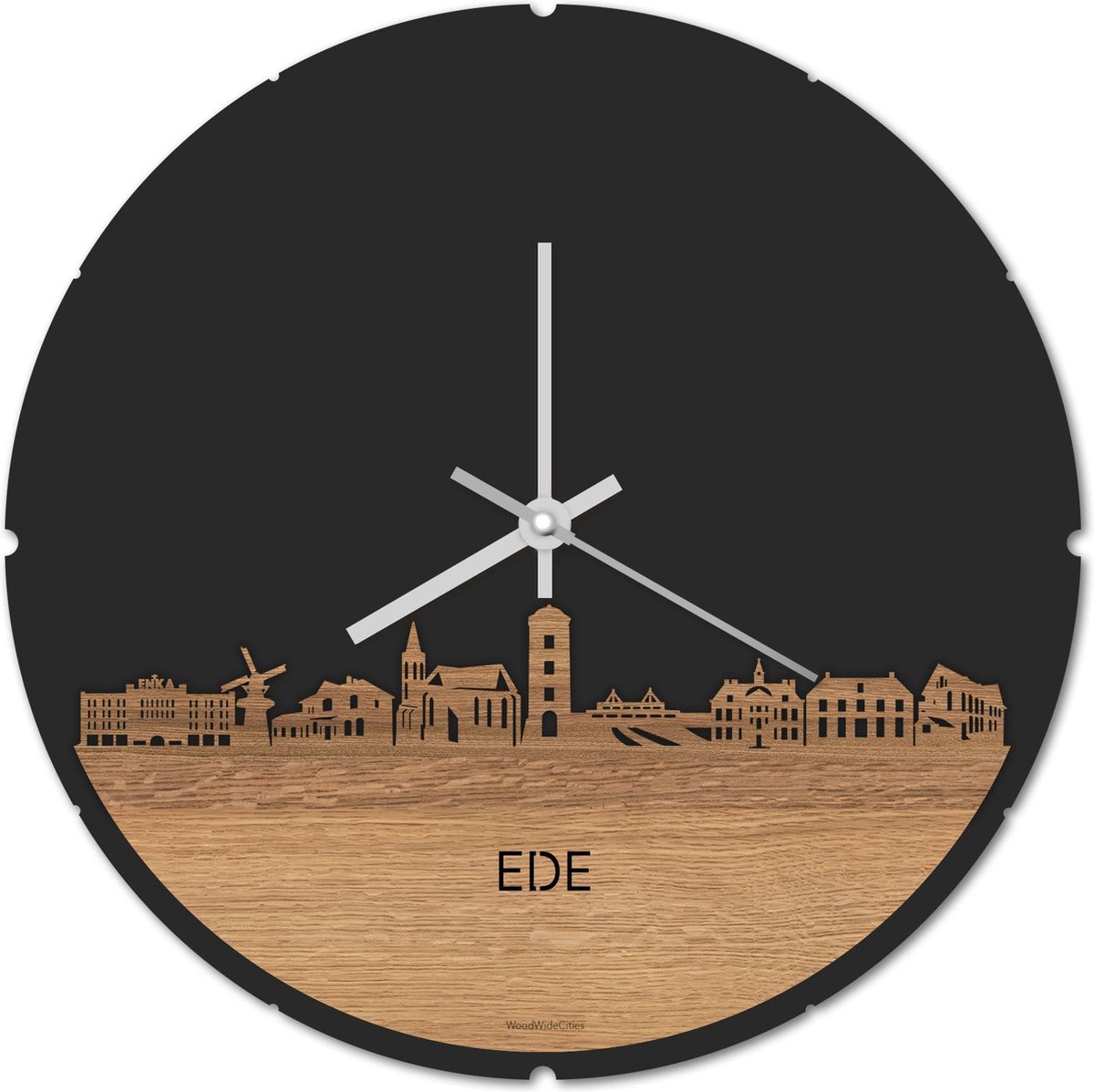Skyline Klok Rond Ede Eikenhout - Ø 44 cm - Stil uurwerk - Wanddecoratie - Meer steden beschikbaar - Woonkamer idee - Woondecoratie - City Art - Steden kunst - Cadeau voor hem - Cadeau voor haar - Jubileum - Trouwerij - Housewarming - WoodWideCities