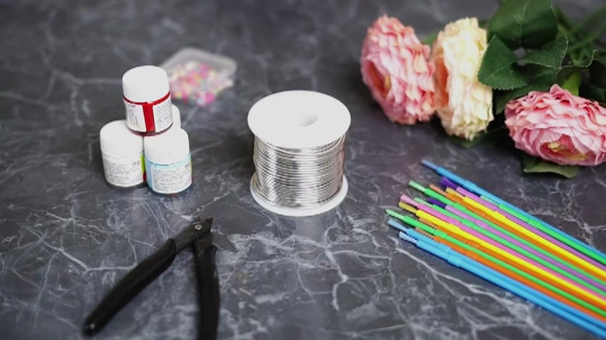 VynyQoo 2mm Aluminiumdraad, 33M Zilver Buigzaam en Flexibel Aluminium Craft Draad, Zilverdraad Voor Knutselen Voor DIY Beeldhouwen, Modelleren, Sieraden Maken, Bloemcreaties en Draadweven