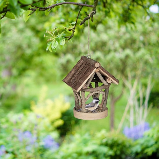 Mangeoire oiseaux dans le jardin- 25 idées faciles à bricoler